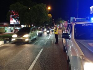 Ciptakan Mudik Aman Jelang Lebaran, Personel Polda Kalteng Gatur Lalu Lintas Malam