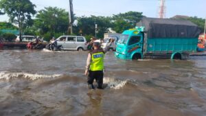 Kawasan Genuk Kembali Banjir hingga Laporan Perkembangan Arus Mudik Dikota Semarang H-5