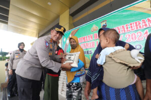 Polres Sukoharjo Salurkan Ratusan 356 Paket Beras  Zakat Fitrah kepada yang Berhak