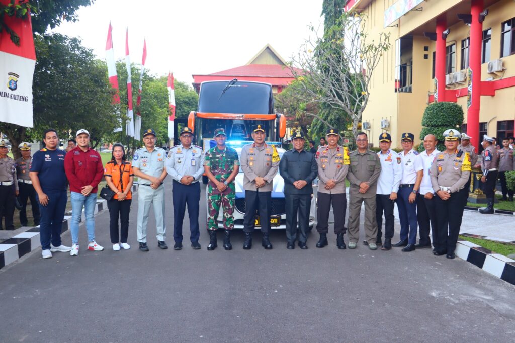 Ratusan Peserta Mudik Gratis Polri Presisi Diberangkatkan Dirlantas Polda Kalteng