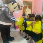 Polisi Sahabat Anak, Ditlantas Kenalkan Rambu Lalin pada Pelajar TK di Palangka Raya
