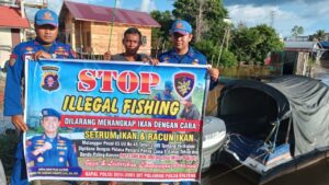 Ciptakan Kondusifitas Perairan, Personel Ditpolairud Polda Kalteng Imbau Nelayan Stop Illegal Fishing