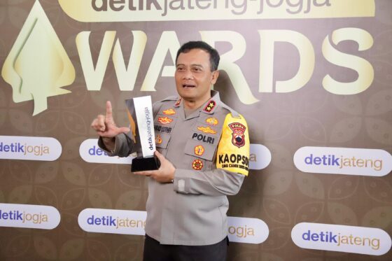Kapolda Jawa Tengah Terima Penghargaan detikjateng-jogja Awards 2024