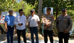 Bersama Pemkab, Polisi Banyuwangi Tinjau Jembatan Ambruk di Wisata Pantai Cacalan Banyuwangi