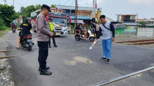 Terobos Palang Perlintasan, Kakek di Sragen Tertabrak KA Logawa