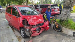 Tabrakan Karambol Libatkan Empat Mobil di Mungkid Magelang