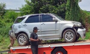 Minibus Pemudik Terguling di Tol Semarang-Solo, Diduga Sopir Mengantuk