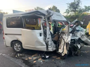 Tabrakan Maut 2 Minibus di Bulusulur Wonogiri, Awalnya Pecah Ban