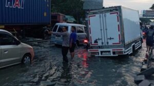 Waspada! Jalan Pantura Kaligawe Semarang Tergenang Rob, Ketinggian Air Capai 40 Cm