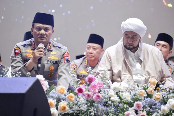 Polda Jateng gelar Doa Lintas Agama, Kapolda Jateng dan Habib Syech bin Abdul Qodir Assegaf Lantunkan Sholawat