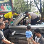 Aksi Aipda Ragil Evakuasi 3 Penumpang dari Mobil yang Terguling di Siranda