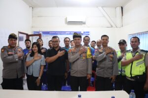 Jalin Komunikasi, Kapolres Jembrana Jum’at Curhat di PT. Indah Permai Depo Aqua Dangintukadaya