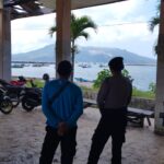 Anggota Polsek Pesanggaran Banywuangi Sambang Nelayan di Pelabuhan