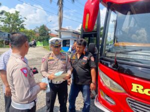 Cegah Lakalantas, Satlantas Polres Banjarnegara Lakukan Ramp Check Bus Pariwisata