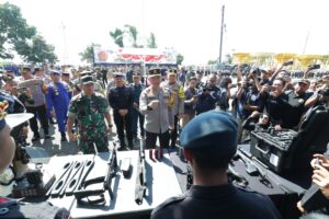 Video: Menjaga Keamanan WWF Ke-10, Kapolda Jatim Cek Pelabuhan Ketapang