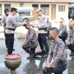 Tradisi Pembaretan 19 Bintara Remaja Polres Rembang Resmi Ditutup