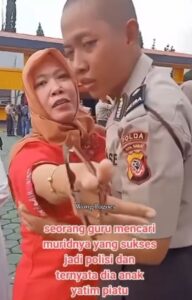 Momen Haru Guru Peluk Bangga Muridnya Yatim Piatu Sukses Menjadi Anggota Polisi