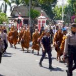 Polres Semarang Amankan Kedatangan Bikhhu Thudong