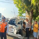 Detik-detik Avanza Tertabrak Kereta di Semarang gegara Palang KA Tak Ditutup
