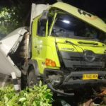 Akibat Rem Blong, Truk Tabrak Pagar Kantor Kelurahan Banyumanik Semarang