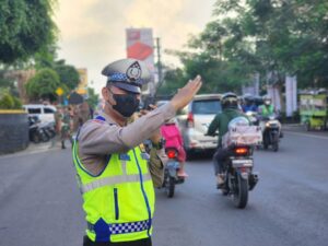 Polres Banjarnegara Lakukan Pengaturan Arus Lalu Lintas Pagi Hari