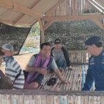 Personel Satpolairud Resta Banyuwangi Patroli Dialogis Dengan Masyarakat Pesisir