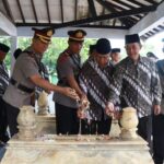 Kenang Jasa Pahlawan di Hari Bhayangkara, Polres Batang Ziarah ke TMP Kadilangu