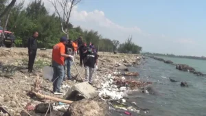 Penemuan Mengerikan di Pantai Marina Semarang: Potongan Kaki Perempuan Ditemukan Polisi