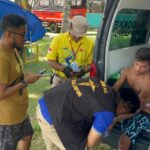 Tourist Police Polres Pesisir Barat Memberi Pertolongan Kepada Atlit Surfing