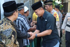 Kapolres Jembrana Sampaikan Belasungkawa untuk Keluarga Korban Penganiayaan di Desa Pulukan