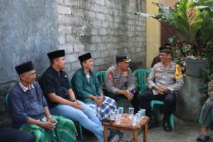 Kapolres Jembrana AKBP Endang Tri Purwanto Sampaikan Belasungkawa untuk Keluarga Korban Penganiayaan di Desa Pulukan