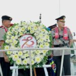 Polresta Banyuwangi Gelar Ziarah dan Tabur Bunga Laut Sambut Hari Bhayangkara Ke-78
