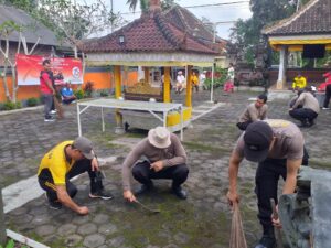 Polsek Genteng Polresta Banyuwangi Lakukan Bakti Religi di Pura Sandya Dharma Jelang Hari Bhayangkara ke-78