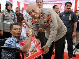 Hari Bhayangkara Ke-78, Polda Kalteng Gelar Bakti Kesehatan, Khitanan, Operasi Celah Bibir Gratis dan Bagikan 1500 Bansos