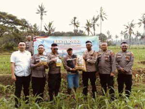 Sabut Hari Bhayangkara ke-78, Polresta Banyuwangi Berikan Bansos Ketahanan Pangan