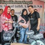 Kebersamaan Warga Sampangan, Irjen Pol. Ahmad Luthfi, dan Walikota Semarang di Acara Jalan Sehat