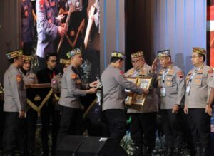 Karo SDM Polda Jateng Kombes Pol Yohanes Ragil Raih Penghargaan dari Kapolri