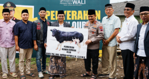 Kapolda Jawa Tengah Serahkan Sapi Hewan Qurban ke Ponpes WALI Kabupaten Semarang