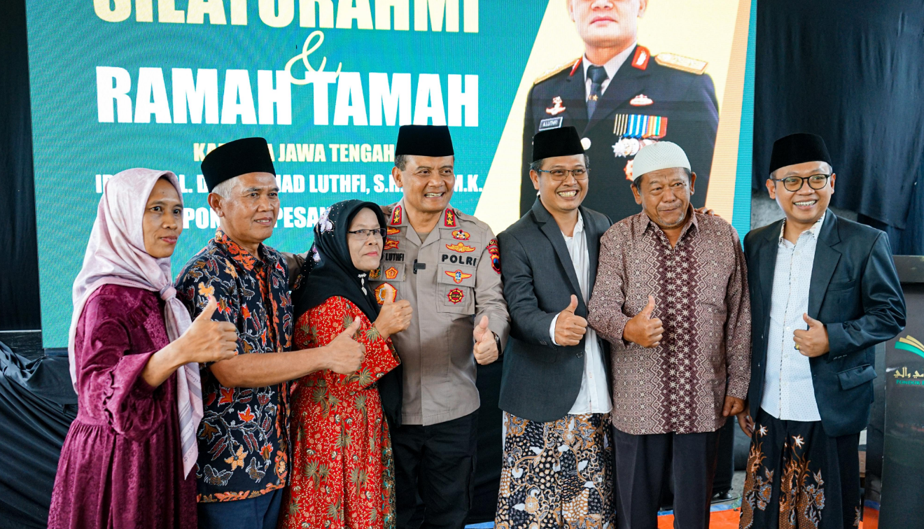 Irjen Pol Ahmad Luthfi Serahkan Hewan Qurban ke Ponpes WALI Kab. Semarang