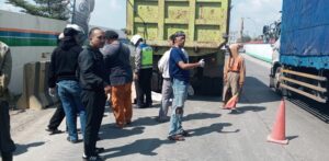 Terlindas Truk di Jalan Yos Sudarso Semarang, Seorang Pemotor Meninggal Dunia