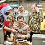 Karyawan Pabrik di Kudus Tanya ke Kapolda Jawa Tengah soal Kunci Sukses Jadi Pemimpin