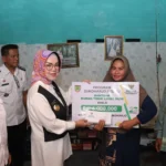 Kunjungi Rumah Warga, Bupati Sukoharjo Salurkan Bantuan Rehab 13 RTLH