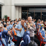 Ahmad Luthfi Tunjukkan Keramahan dengan Berfoto Bersama Karyawan di Klaten