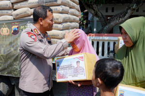 Trauma Healing dan Bantuan Semen dari Kapolda Jateng bagi Korban Gempa Batang