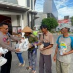 Jum’at Berkah, Satlantas Polres Rembang Bersih-bersih Tempat Ibadah & Bagikan 250 Paket Sembako Untuk Masyarakat
