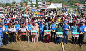 Hari Bhayangkara: Kapolda Jateng Bagi-bagi Bansos di Cilacap