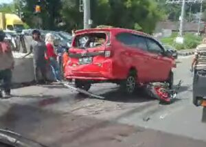 Kecelakaan Beruntun di Tol Bawen Semarang: Mobil dan Motor Terdampak
