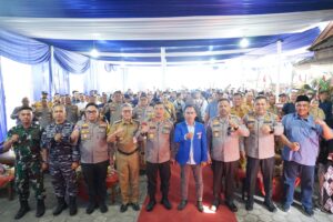 Di Sedekah Laut Nelayan Tegal, Kapolda Jateng Berbagi dengan Anak Yatim