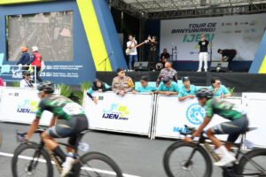 Kapolresta Banyuwangi dan Forkopimda Sambut Peserta di Garis Finish Etape ke-2 TDBI 2024