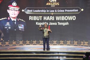 Penghargaan Best Leadership di Bidang Hukum Jatuh ke Tangan Kapolda Jateng